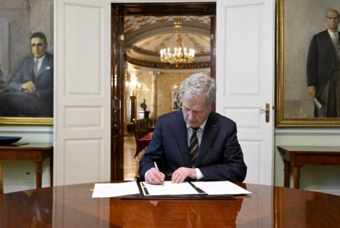 Presiden Finlandia menandatangani undang-undang tentang aksesi negara itu ke NATO