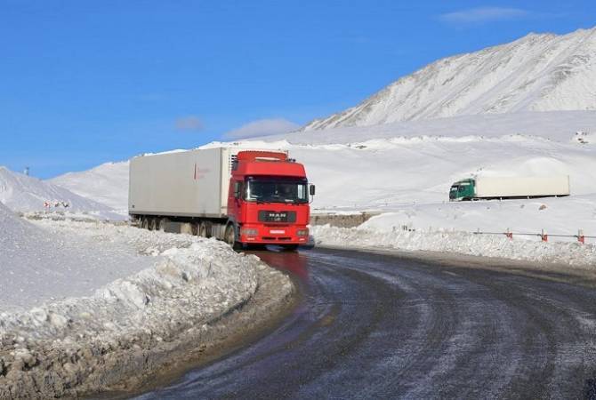  Автодорога  Степанцминда-Ларс закрыта для грузовиков  