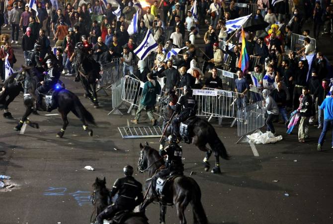 Manifestations massives en Israël après le limogeage du ministre de la défense par M. 
Netanyahu
