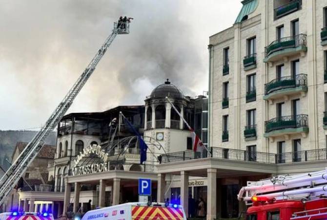  Крупный пожар вотеле «Амбассадор» в центре Тбилиси  