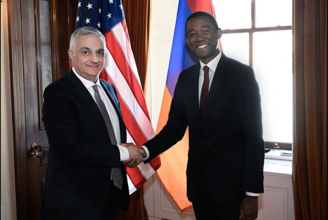 نائب رئيس الوزراء الأرمني مهير كريكوريان يلتقي نائب وزير الخزانة الأمريكي والي أديمو في 
واشنطن وبحث التعاون 