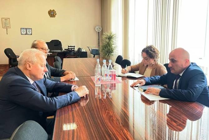 Обсуждены вопросы сотрудничества между Центральными избирательными 
комиссиями Армении и России.