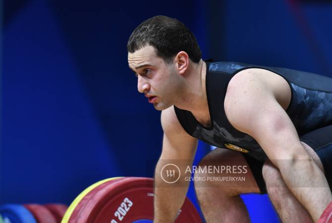 عضو منتخب أرمينيا لرفع الأثقال رافيك هاروتيونيان ميدالية برونزية في بطولة رفع الأثقال الأوروبية 
في يريفان بوزن 81 كغ