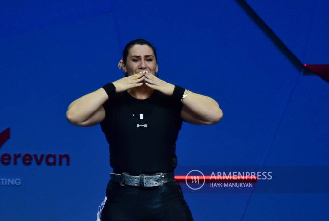 عضوة منتخب سيدات أرمينيا لرفع الأثقال هريبسيمه خورشوديان تحزر برونزية بطولة أوروبا بيريفان