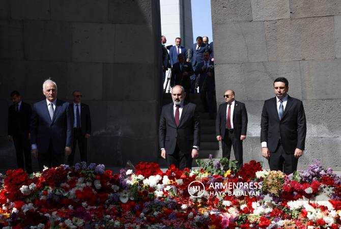 رئيس الوزراء نيكول باشينيان يزور نصب تسيسرناكبيرد وينشر رسالة بمناسبة يوم ذكرى الإبادة 
الجماعية الأرمنية- 24 أبريل 