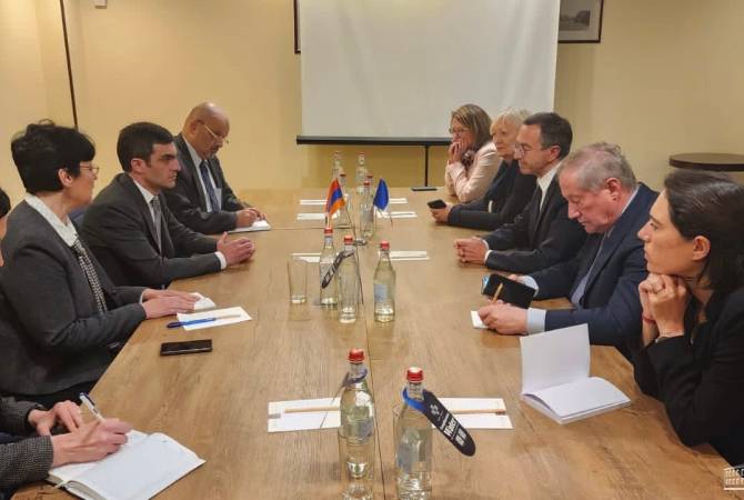 Foreign Minister of Artsakh meets with head of the Republicans Group of the French 
Senate