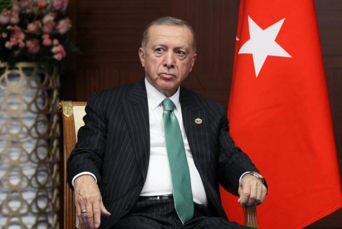 Прямой телеэфир с Эрдоганом был приостановлен по причине его плохого 
самочувствия