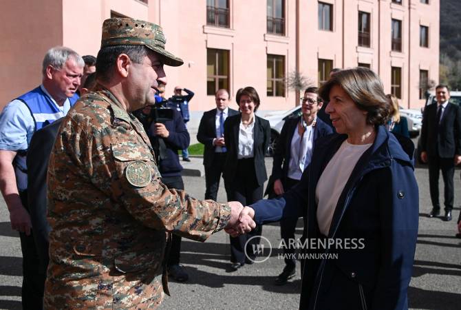 رئيس الأركان العامة للقوات المسلحة الأرمنية يستقبل وزيرة خارجية فرنسا ويشيد بدور بعثة 
المراقبة الأوروبية