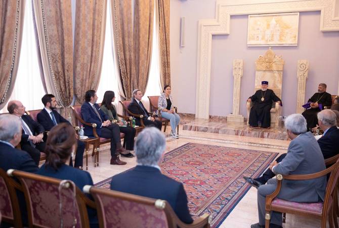  Католикос Всех Армян принял делегацию  из Аргентины 