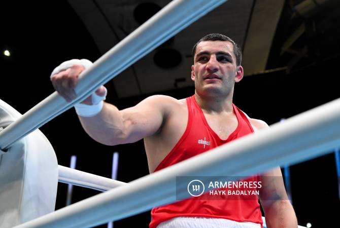Боксер Нарек Манасян вышел в четвертьфинал чемпионата мира