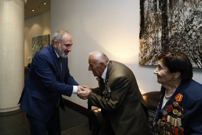  Пашинян в Москве встретился с армянскими ветеранами Великой Отечественной 
войны 