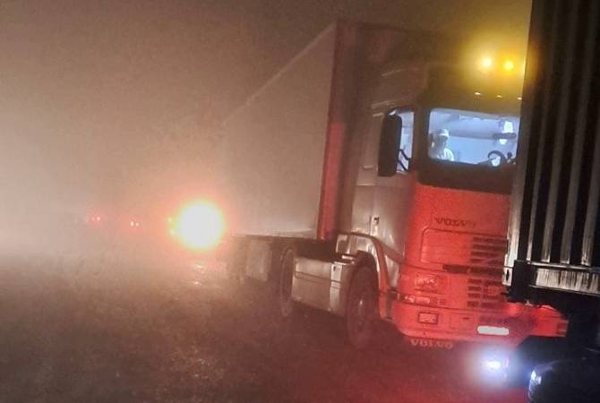  Спасатели вытащили из  блокировки грузовики на автодороге Агвани-Татев 