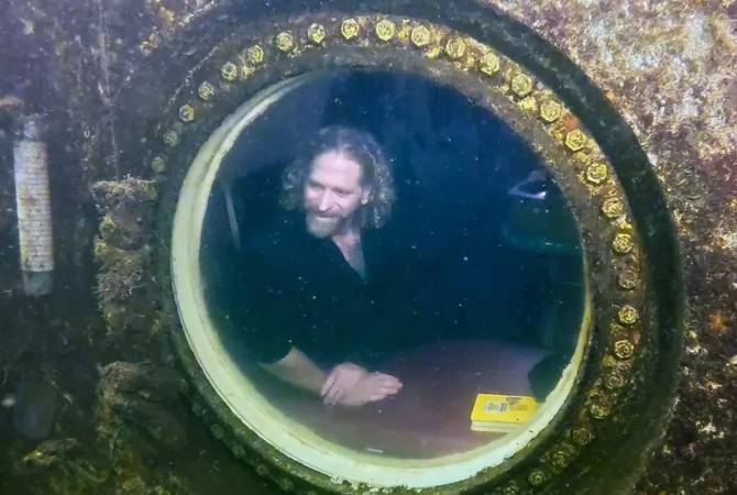  Профессор из Флориды побил рекорд по длительности проживания под водой  