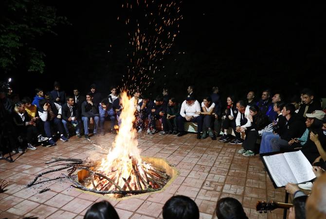 Pashinyan, Anna Hakobyan attend campfire talk with school students ahead of Prime 
Minister’s Cup running competition 