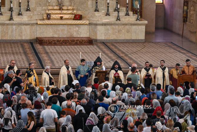  В канун праздника Сошествия Святого Духа в Ереване прошел крестный ход 
