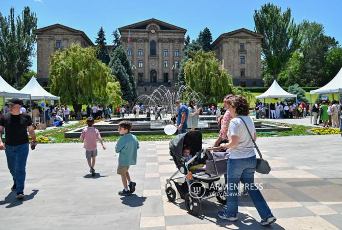  В парке Национального собрания Армении дети весело отметили Международный 
день защиты детей 