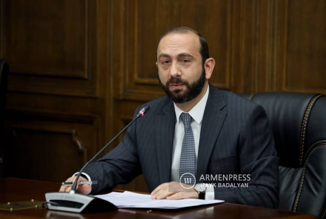 Власти Армении должны попытаться обеспечить механизм и платформу диалога 
Степанакерт-Баку: министр ИД РА