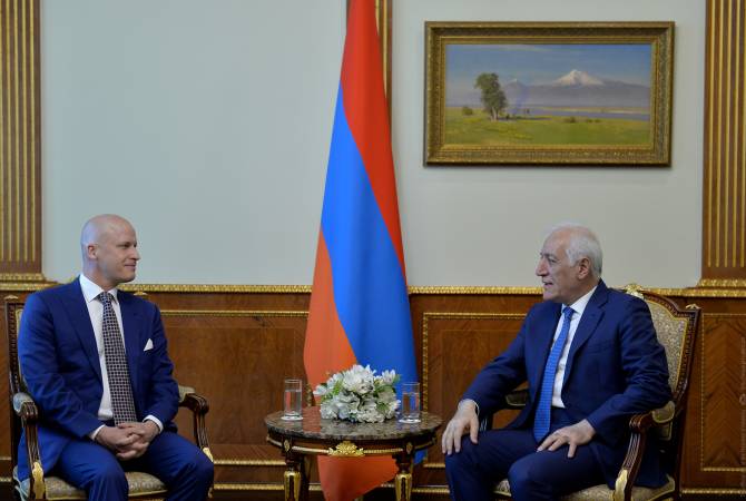 Президент Армении принял генерального директора армяно-канадской компании 
“Агапэ”