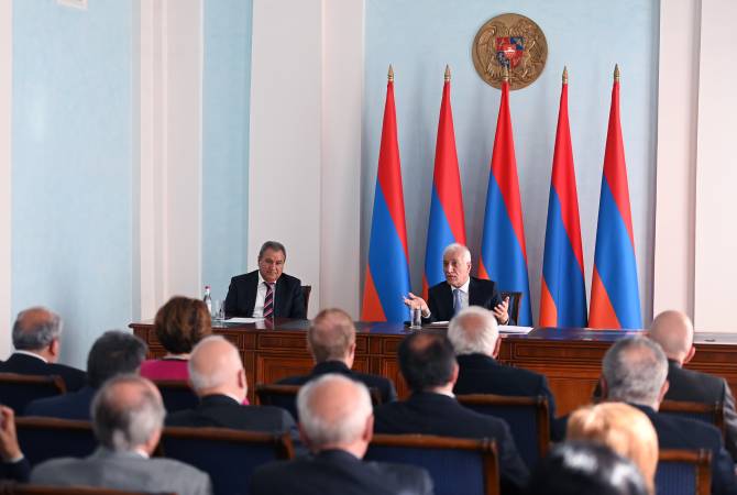 Президент Республики Армения встретился с членами исполкома Всемирного 
комитета 
Всеармянских игр