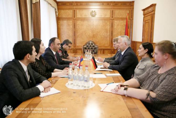 Глава МВД Армении обсудил с послом Германии вопросы двустороннего 
сотрудничества 