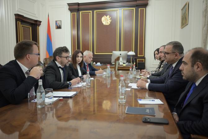  Вице-премьер-министр Армении и представители компании «Сименс» обсудили 
проекты, реализуемые компанией в Армении 