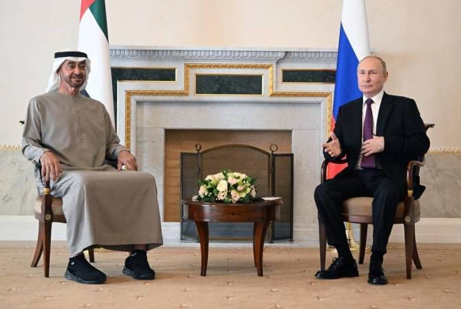 В Петербурге начались переговоры президентов РФ и ОАЭ
