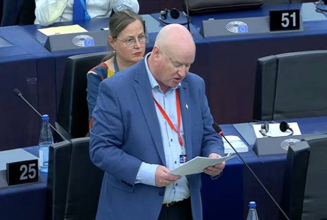 عضو الجمعية البرلمانية الأوروبية بول غاف يدين أذربيجان ويدعوها لفتح ممر لاتشن ويتحدّث عن 
مخاوفها من المراقبة الأوروبية 