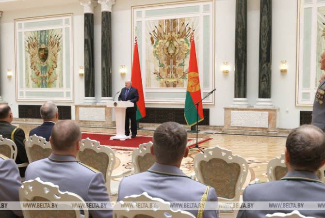 Если рухнет Россия, мы все останемся под обломками: президент 
Беларуси