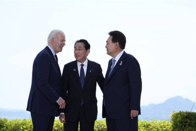  Байден пригласил лидеров Японии и Южной Кореи в Вашингтон на трехстороннюю 
встречу 