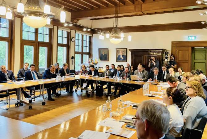 Заседание армяно-азербайджанской контактной группы в Гааге прошло в жесткой 
атмосфере: эксперт