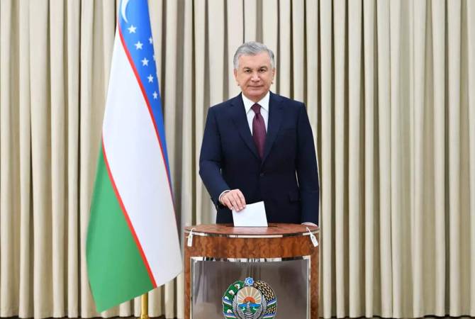  Шавкат Мирзиёев, набрав 87,05% голосов, переизбран на пост президента 
Узбекистана 
