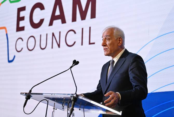 Есть реальная опасность этнической чистки армян Азербайджаном в НК: речь 
президента Армении на саммите ECAM Council