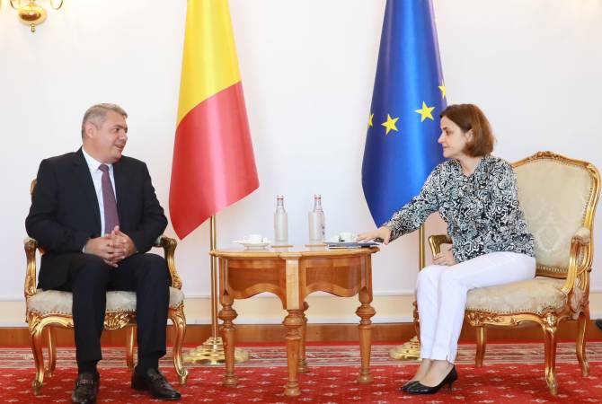  Посол представил подробности незаконной блокды Лачинского коридора министру 
ИД Румынии  