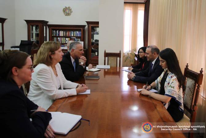  Секретарь Совбеза Армении принял американского сопредседателя Минской группы 
ОБСЕ 