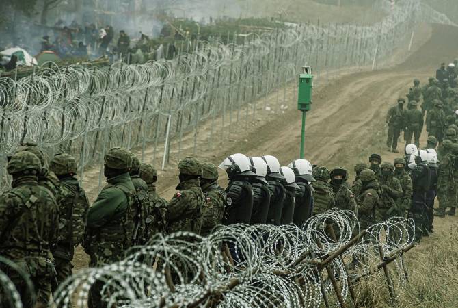  Польские военные не позволили белорусским мигрантам прорваться через границу 