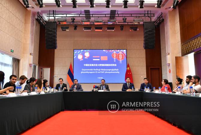 Армения и Китай обсуждают вопрос организации прямого авиасообщения. Посол РА 
Фан Юн