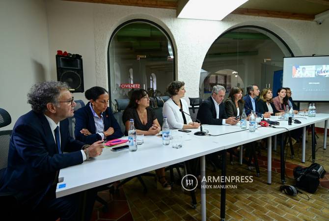  Президент Арцаха встретился  в режиме видеоконференции с прибывшей в 
Корнидзор французской делегацией
 