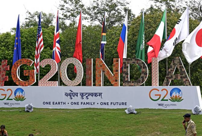  В Индии во время саммита G20 будут отпугивать макак картонными лангурами и 
криками 