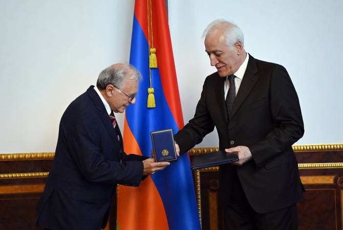  Президент Армении вручил Медаль признательности Степану Гргеашаряну 