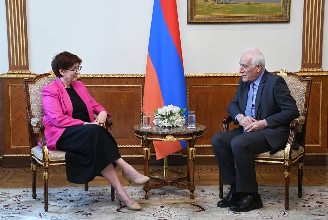  В октябре в Ереване откроется посольство Канады: президент Армении принял 
посла Канады 