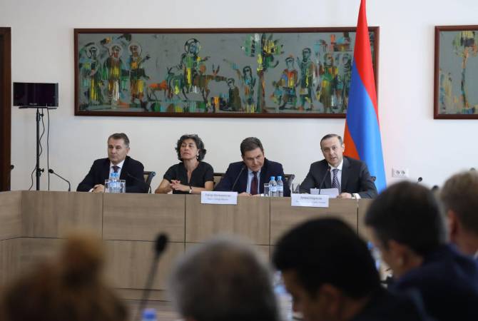  Секретарь СБ Армении сообщил главам аккредитованных в Армении дипмиссий о 
скоплении азербайджанских ВС 