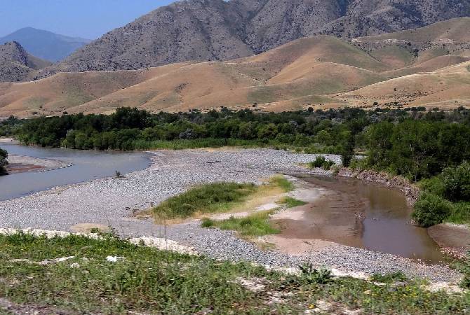 Будет восстановлена затопленная плотина реки Аракс, по которой проходит граница 
с Турцией