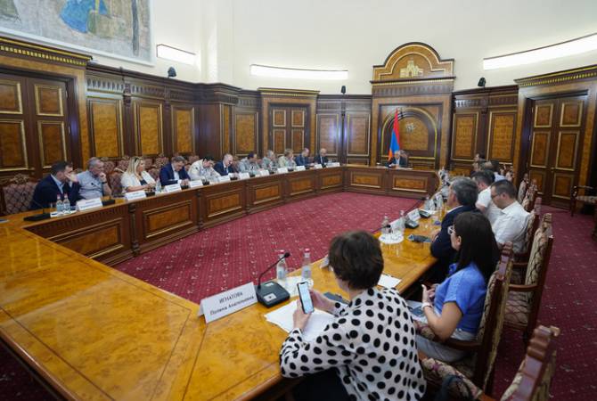  Вице-премьер Мгер Григорян принял участников Армяно-российского медиафорума 