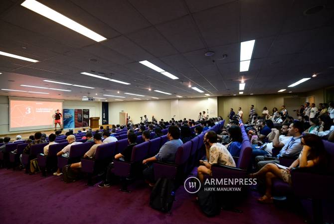 В Ереване стартовала конференция DataFest, собравшая специалистов по ИИ, 
машинному обучению и науке о данных
