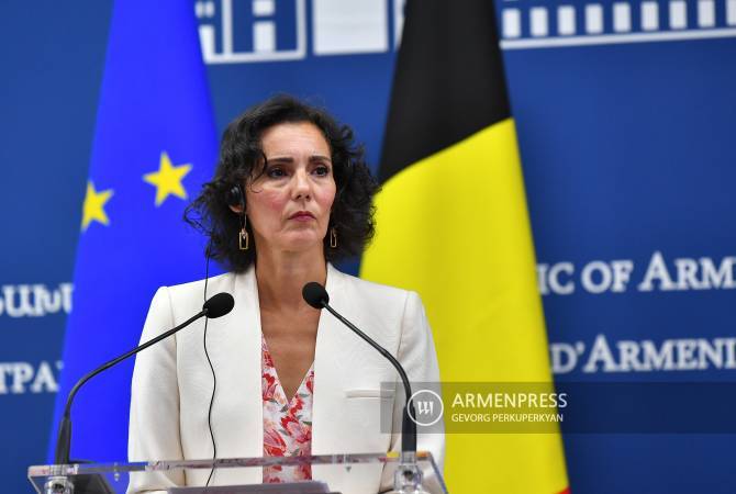 La ministre belge des Affaires étrangères appelle à la désescalade et à une solution 
politique

