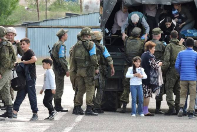 Из-за боевых действий в Нагорном Карабахе российские миротворцы эвакуировали 
около 5 000 человек