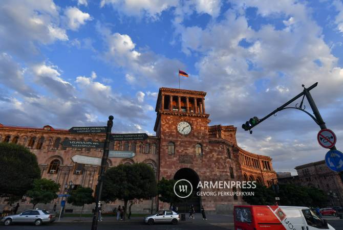 Le gouvernement est en contact avec le Haut-Karabakh au sujet du déplacement des 
habitants vers l'Arménie     

