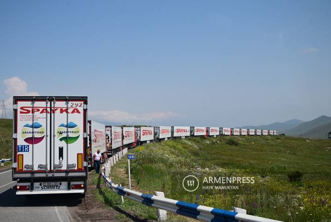 Armenia moves humanitarian convoy to Goris for transfer to Nagorno-Karabakh