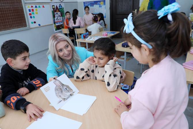 Около 40% детей, перемещенных из Нагорного Карабаха, уже устроены в школы 
Армении
