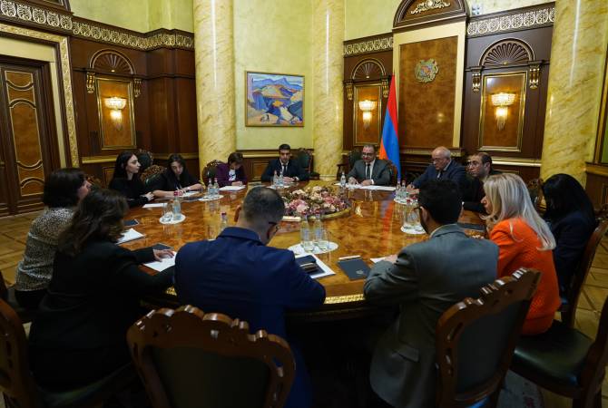  Вице-премьер Хачатрян провел рабочее обсуждение с главой армянского офиса 
Верховного комиссара ООН по делам беженцев 